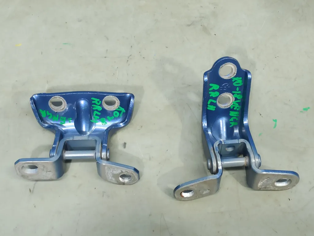 Петли двери задней левой Kia VENGA 1 2009-2014