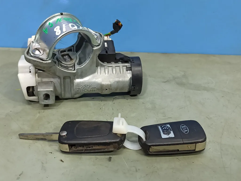 Замок зажигания Kia VENGA 1 2009-2014