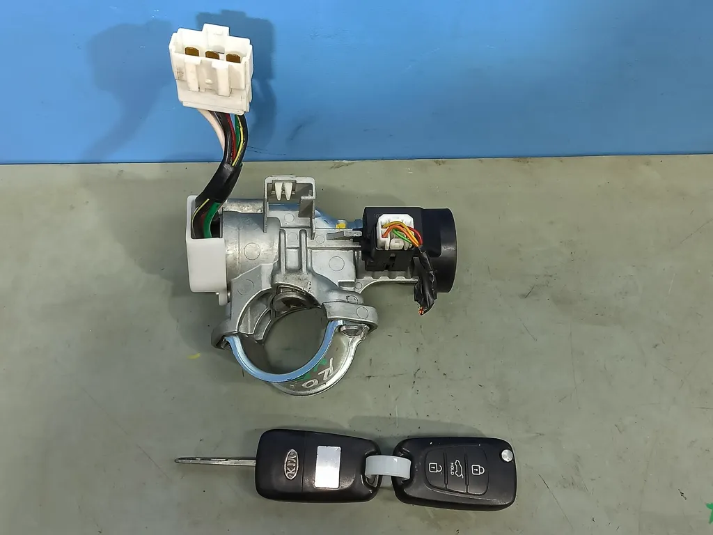 Замок зажигания Kia VENGA 1 2009-2014