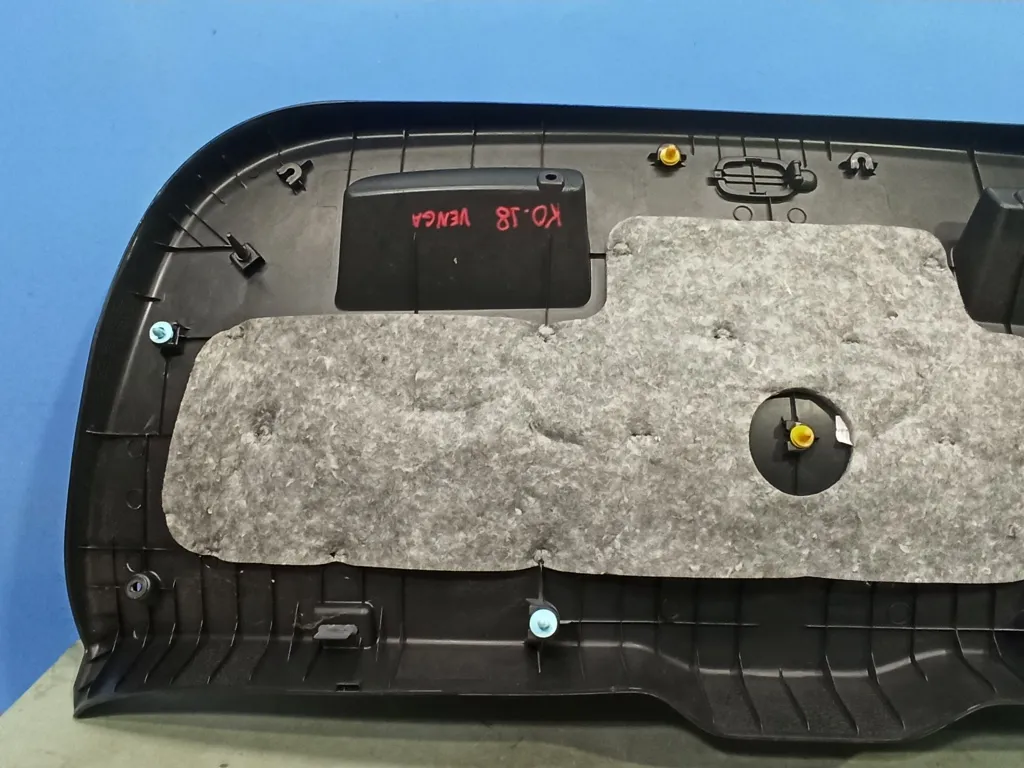 Обшивка крышки багажника Kia VENGA 1 2009-2014