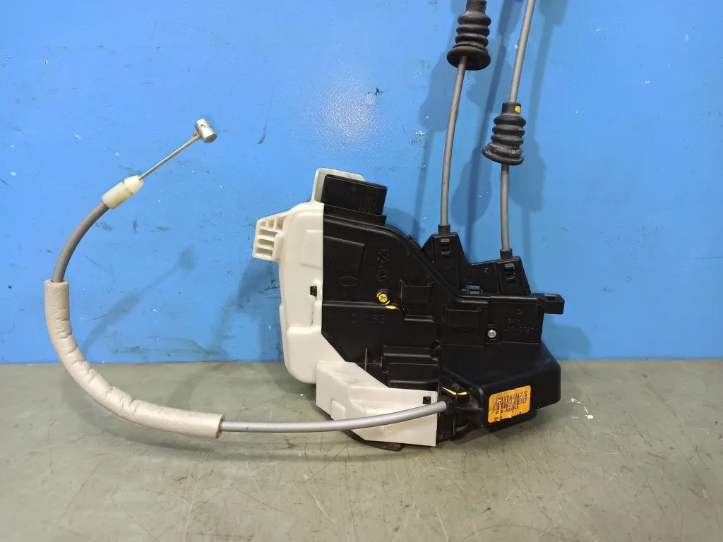 Замок двери задней правой Kia SOUL 2 2013-2016