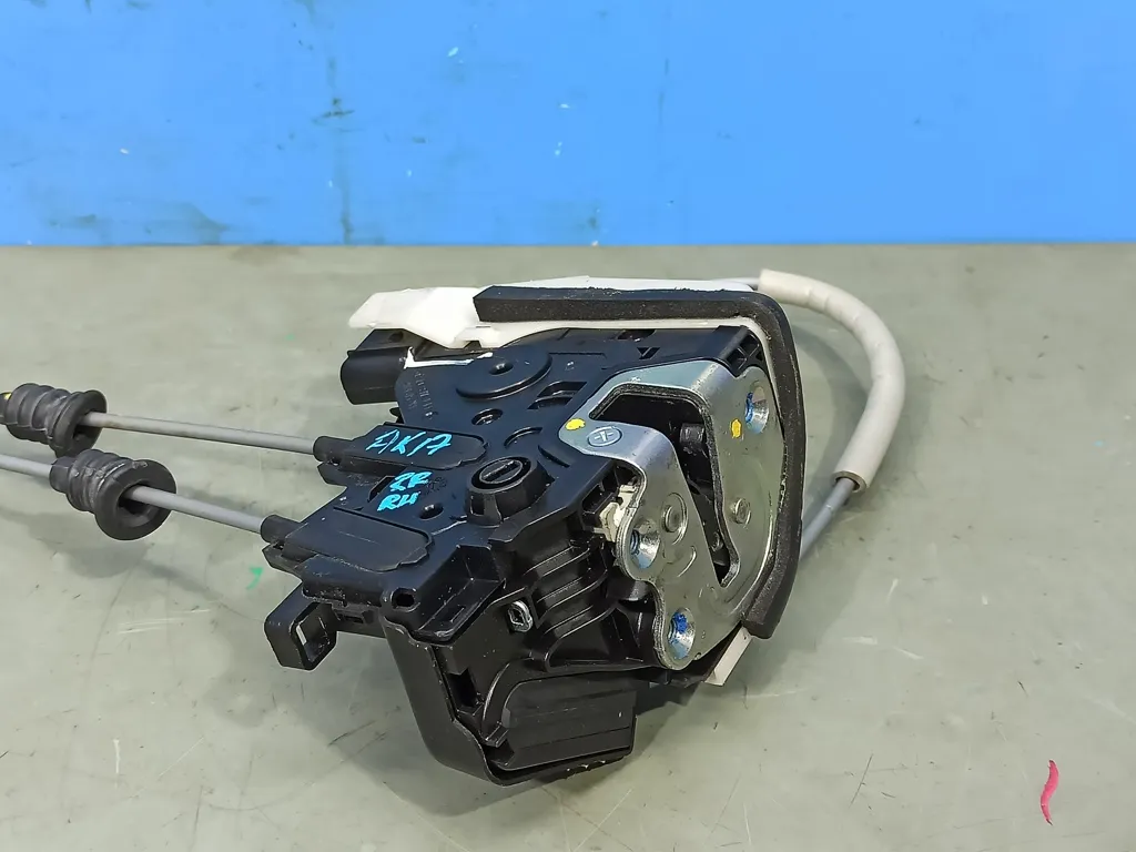 Замок двери задней правой Kia SOUL 2 2013-2016