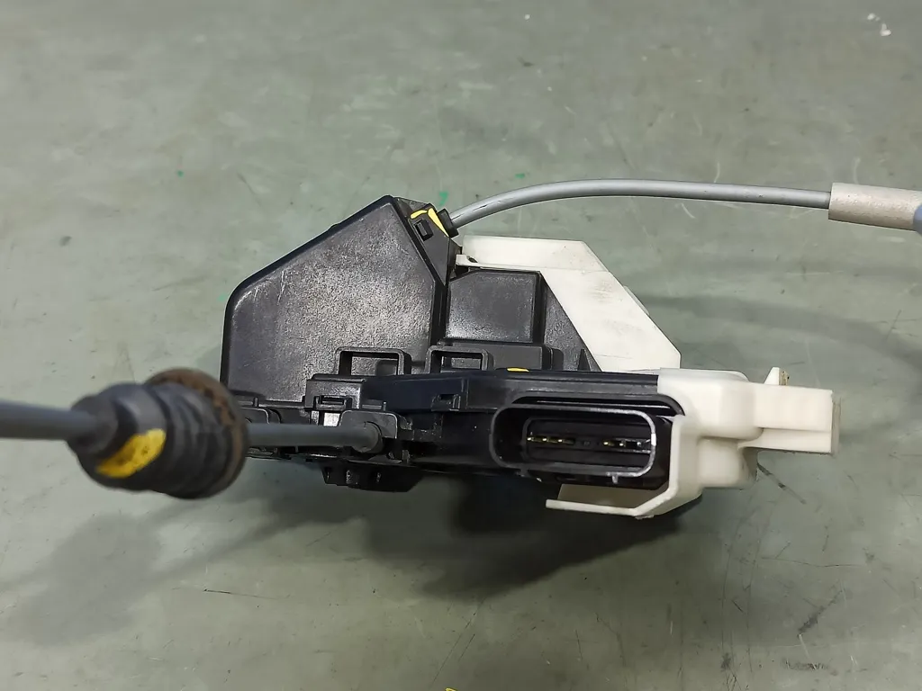 Замок двери задней правой Kia SOUL 2 2013-2016