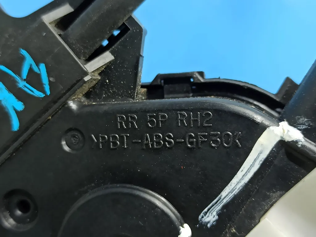 Замок двери задней правой Kia SOUL 2 2013-2016