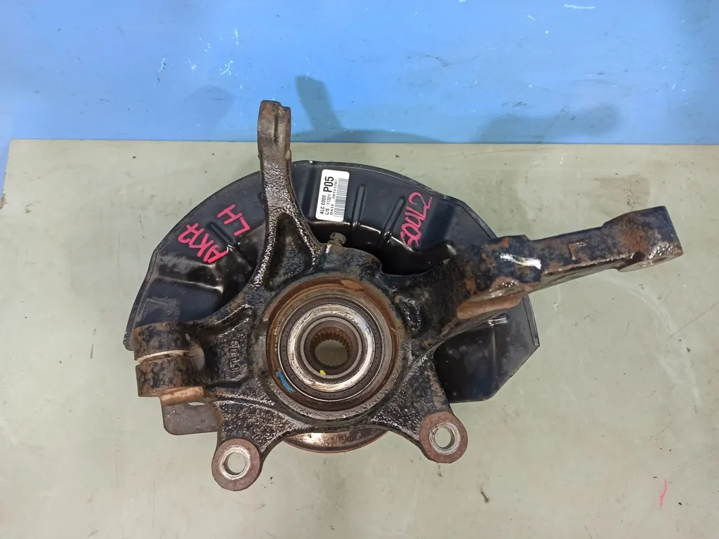 Кулак передний левый Kia SOUL 2 2013-2016