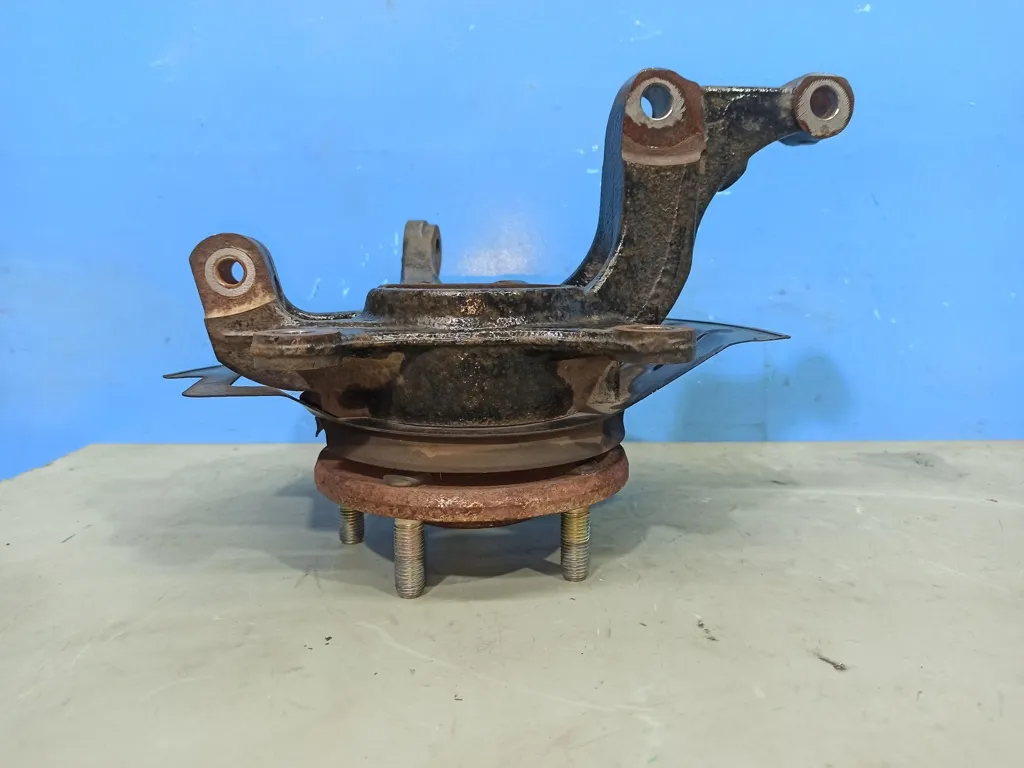 Кулак передний левый Kia SOUL 2 2013-2016