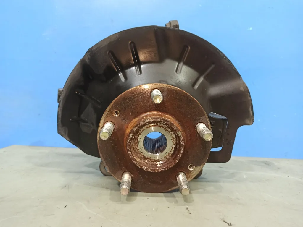 Кулак передний левый Kia SOUL 2 2013-2016