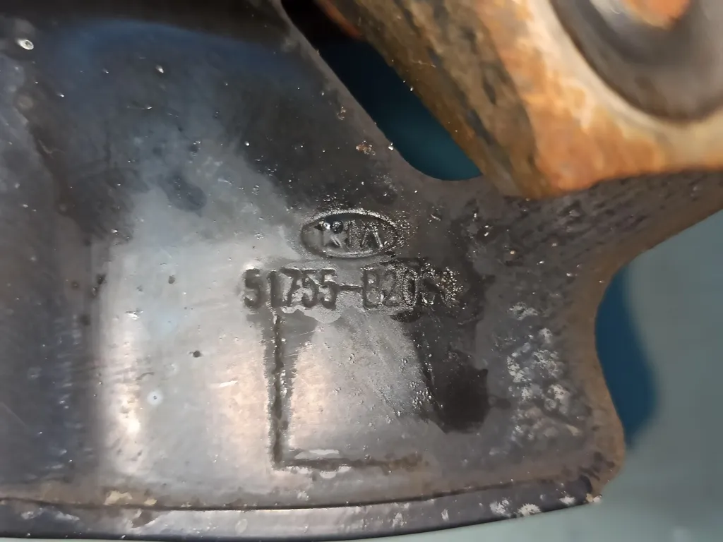 Кулак передний левый Kia SOUL 2 2013-2016