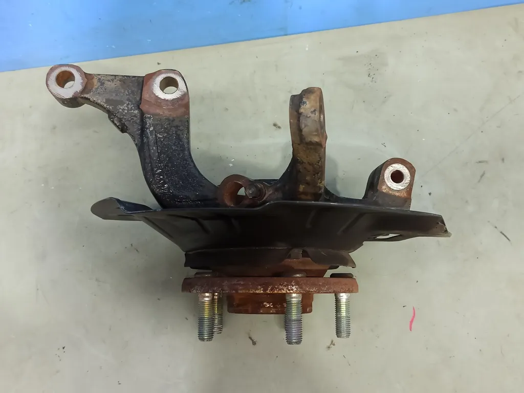 Кулак передний левый Kia SOUL 2 2013-2016