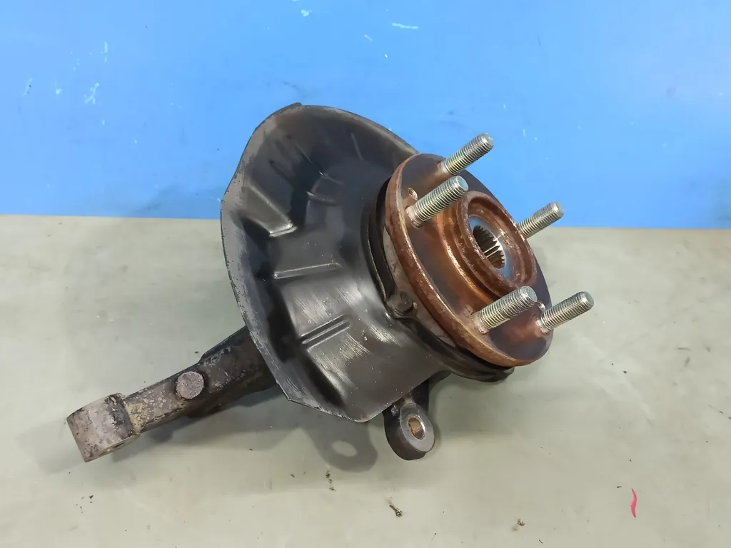 Кулак передний левый Kia SOUL 2 2013-2016