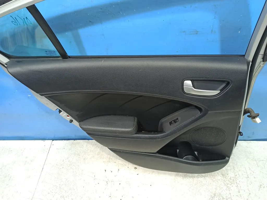 Обшивка двери задней левой Kia Cerato 3 2016-2018