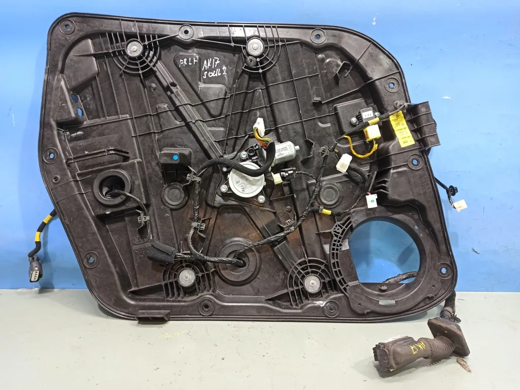 Стеклоподъемник передний левый Kia SOUL 2 2013-2016