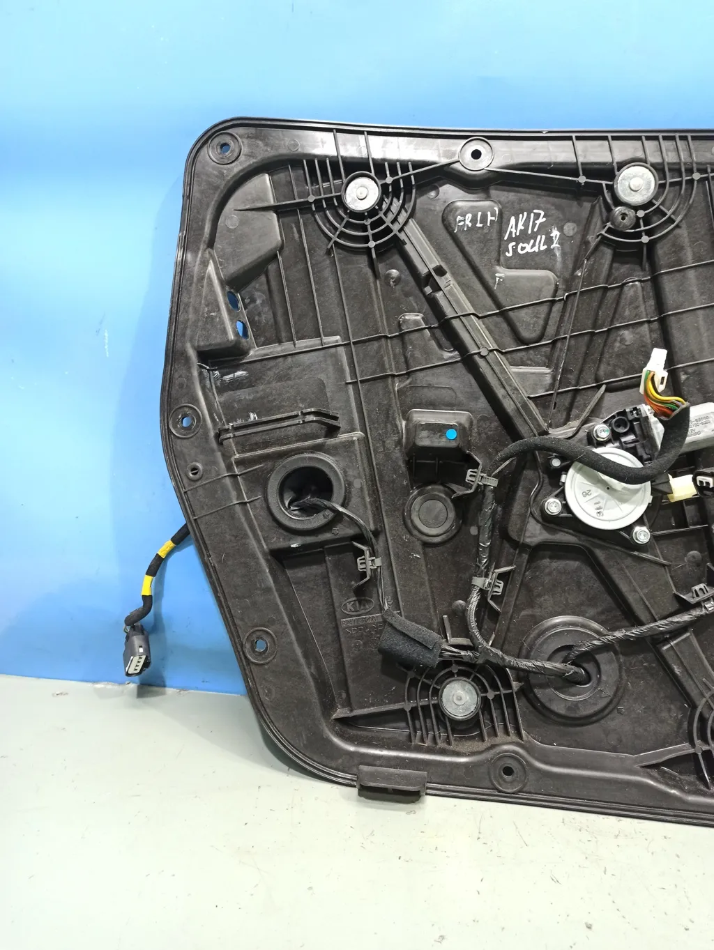 Стеклоподъемник передний левый Kia SOUL 2 2013-2016