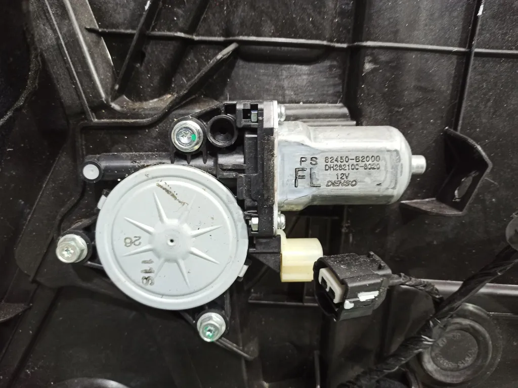 Стеклоподъемник передний левый Kia SOUL 2 2013-2016