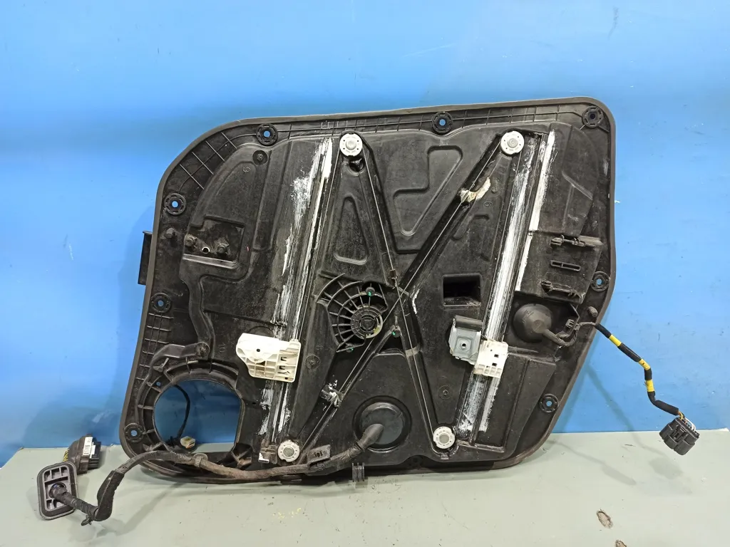 Стеклоподъемник передний левый Kia SOUL 2 2013-2016