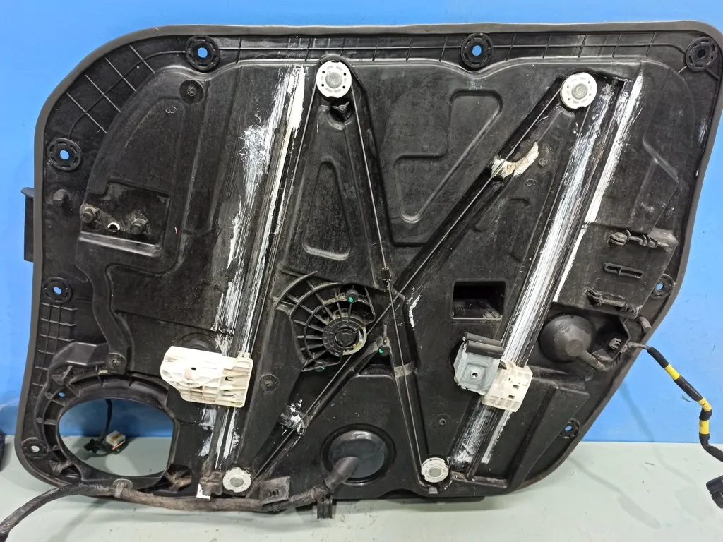 Стеклоподъемник передний левый Kia SOUL 2 2013-2016