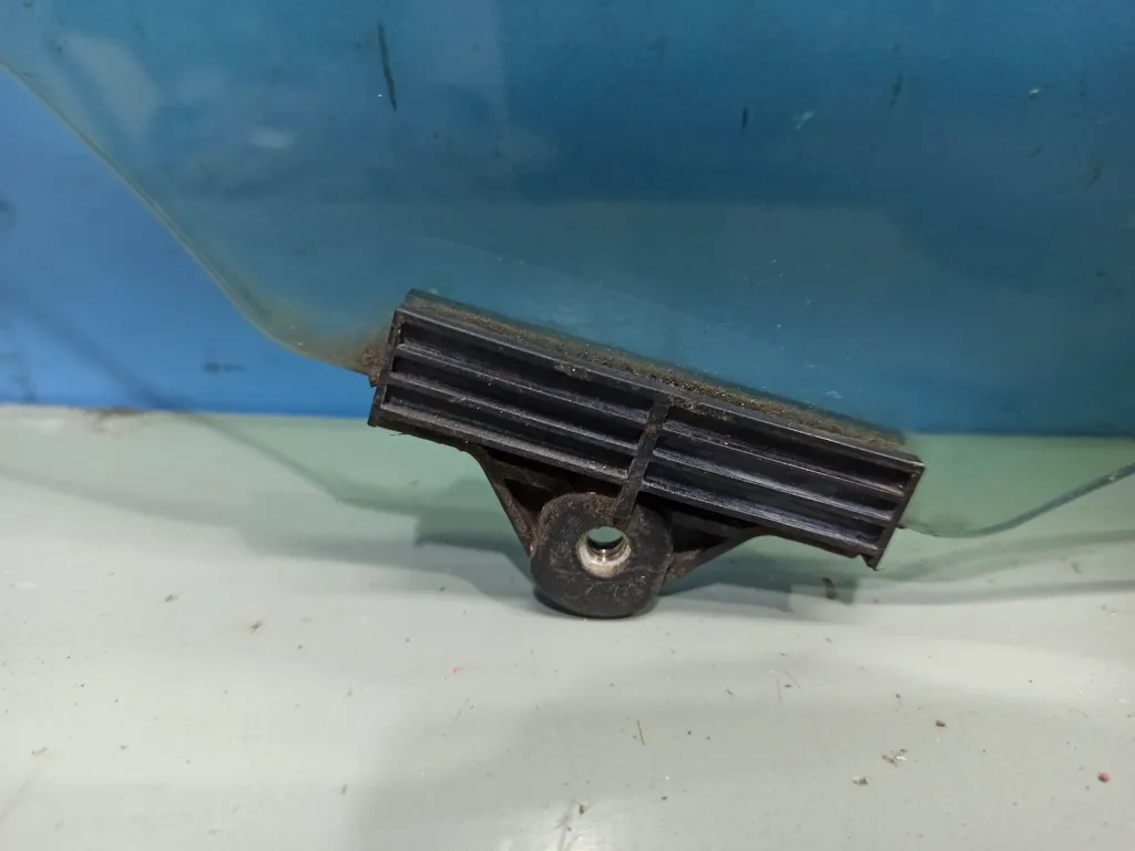 Стекло переднее левое Kia SOUL 2 2013-2016