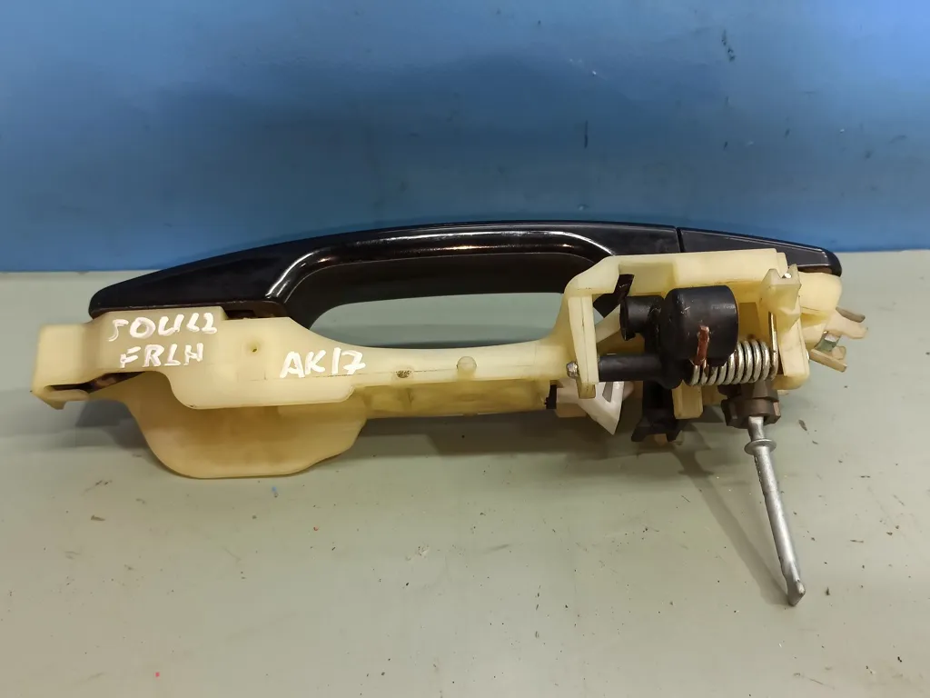 Ручка двери передняя левая Kia SOUL 2 2013-2016