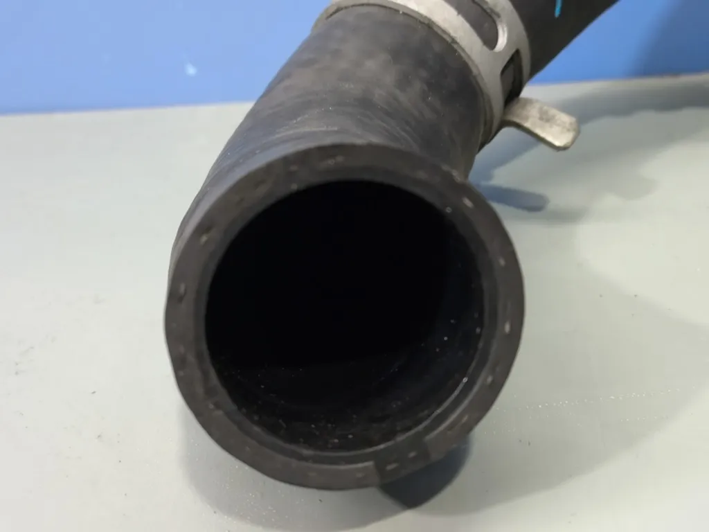 Патрубок радиатора верхний Kia SOUL 2 2013-2016