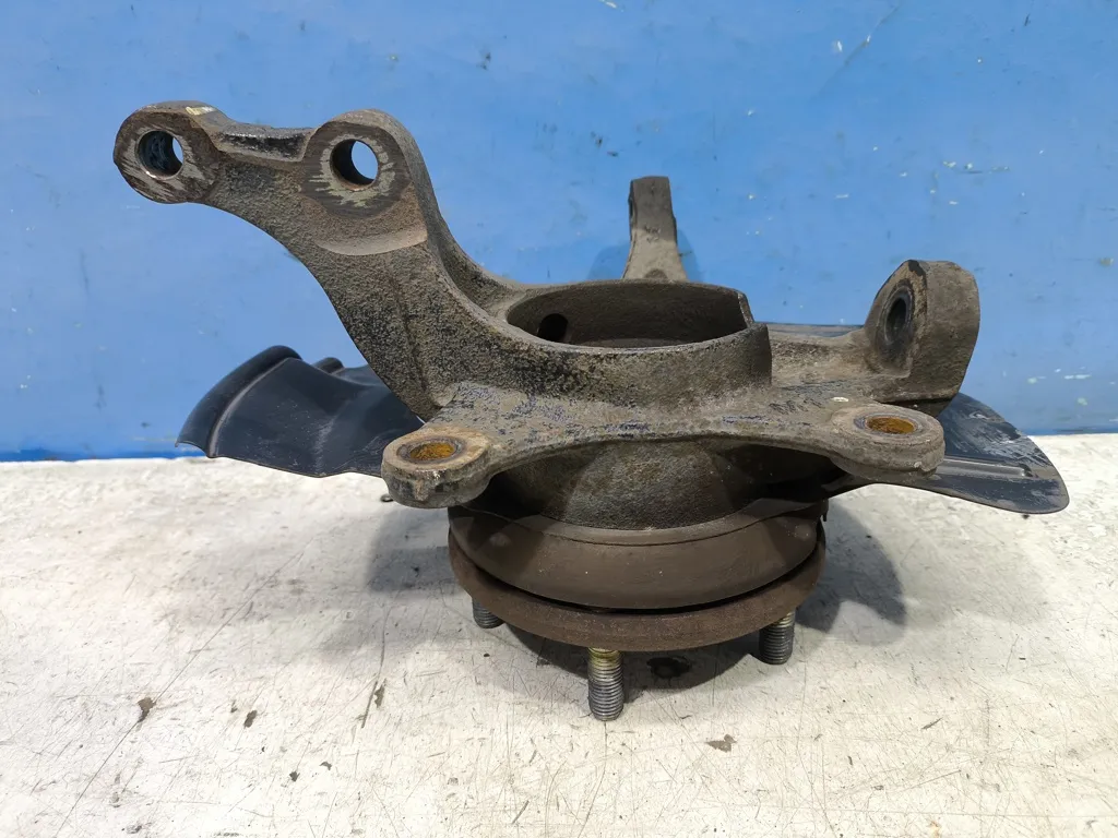 Кулак передний правый Kia Cerato 3 2016-2018