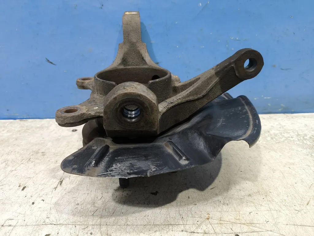 Кулак передний правый Kia Cerato 3 2016-2018