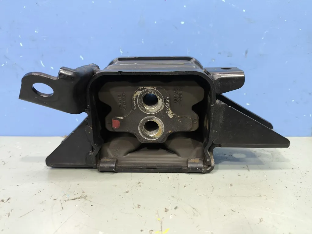 Опора двигателя левая Kia Cerato 3 2016-2018