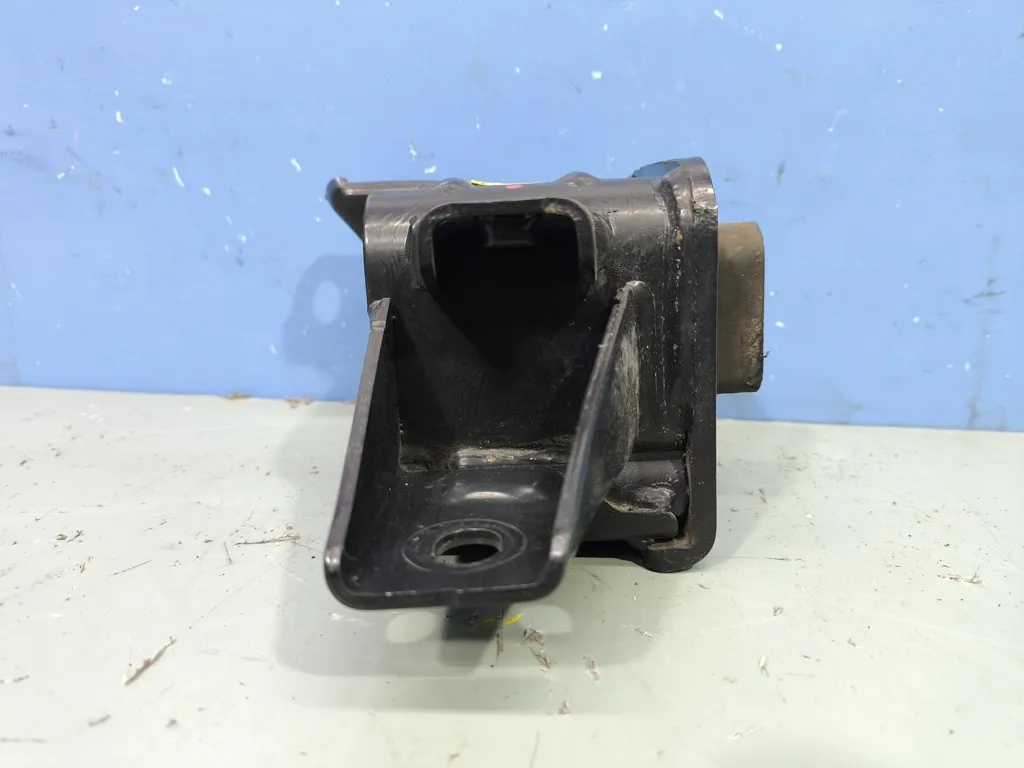 Опора двигателя левая Kia Cerato 3 2016-2018