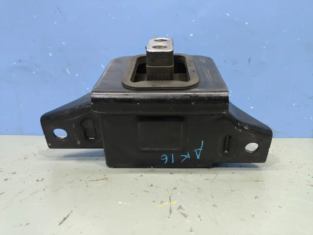 Опора двигателя левая Kia Cerato 3 2016-2018