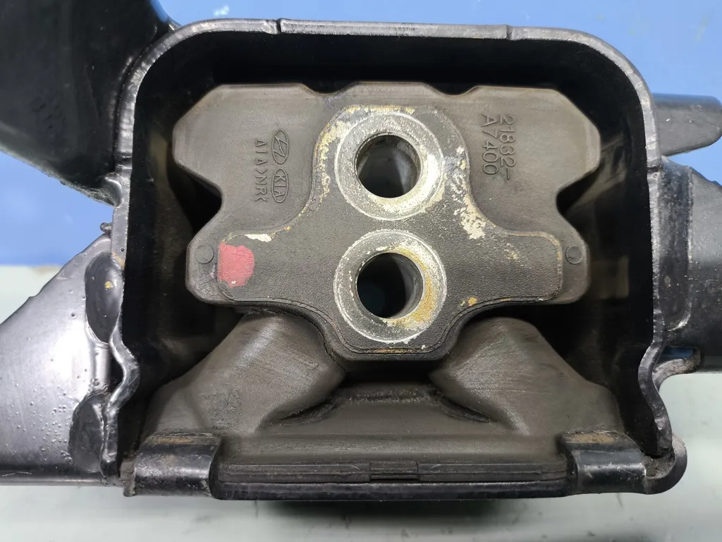 Опора двигателя левая Kia Cerato 3 2016-2018