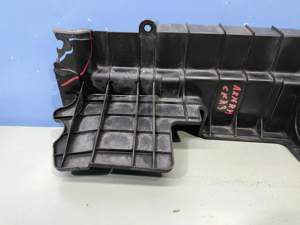 Дефлектор радиатора правый Kia Cerato 3 2016-2018