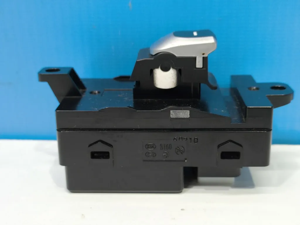 Блок кнопок стеклоподъемника Kia Optima 4 JF 2015-2018