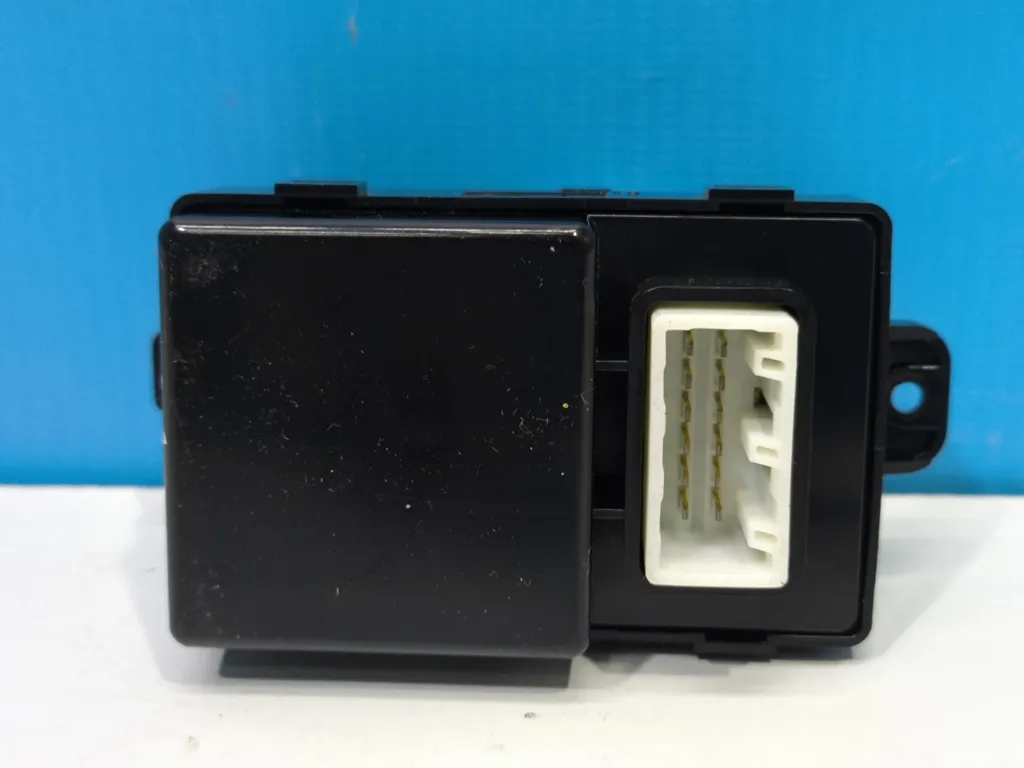 Блок кнопок стеклоподъемника Kia Optima 4 JF 2015-2018