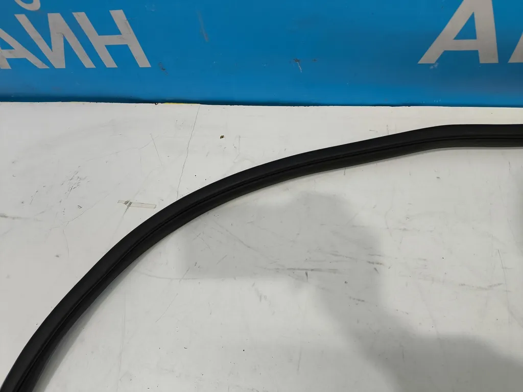 Уплотнитель дверного проема Kia Optima 4 JF 2015-2018