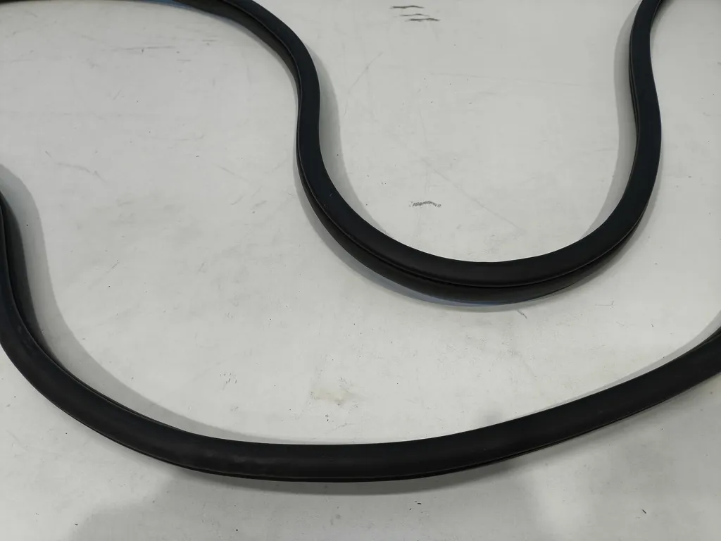 Уплотнитель дверного проема Kia Optima 4 JF 2015-2018