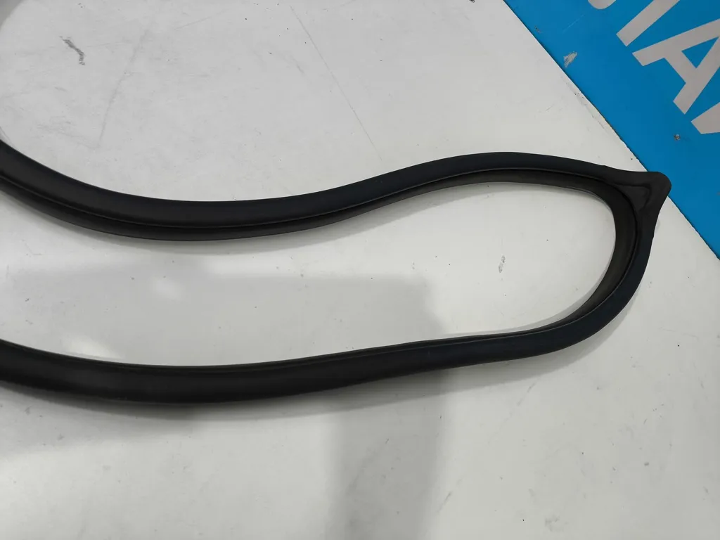 Уплотнитель дверного проема Kia Optima 4 JF 2015-2018