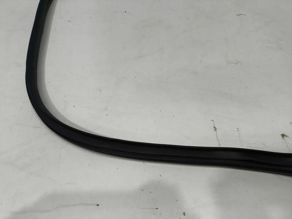 Уплотнитель дверного проема Hyundai Sonata 8 DN 2019-2023