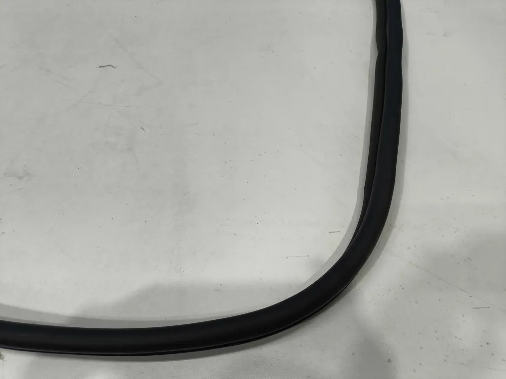 Уплотнитель дверного проема Hyundai Sonata 8 DN 2019-2023