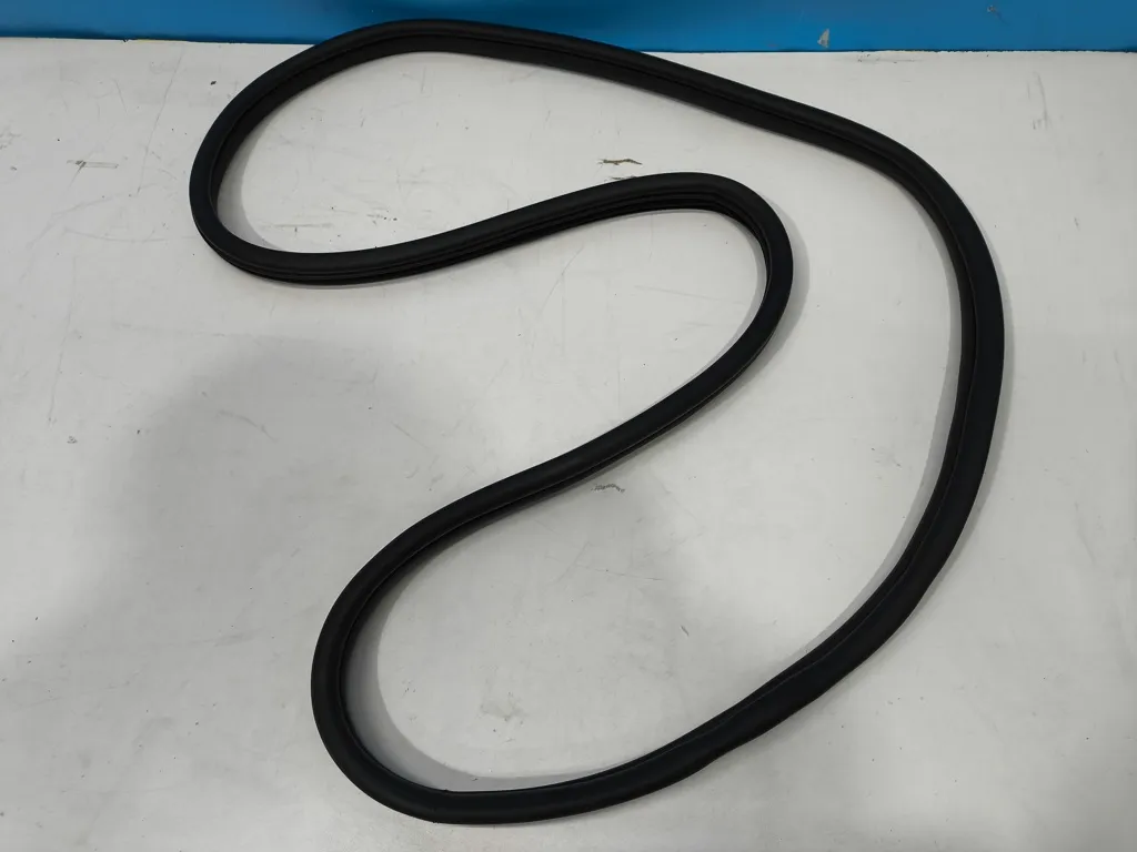 Уплотнитель дверного проема Hyundai Sonata 8 DN 2019-2023