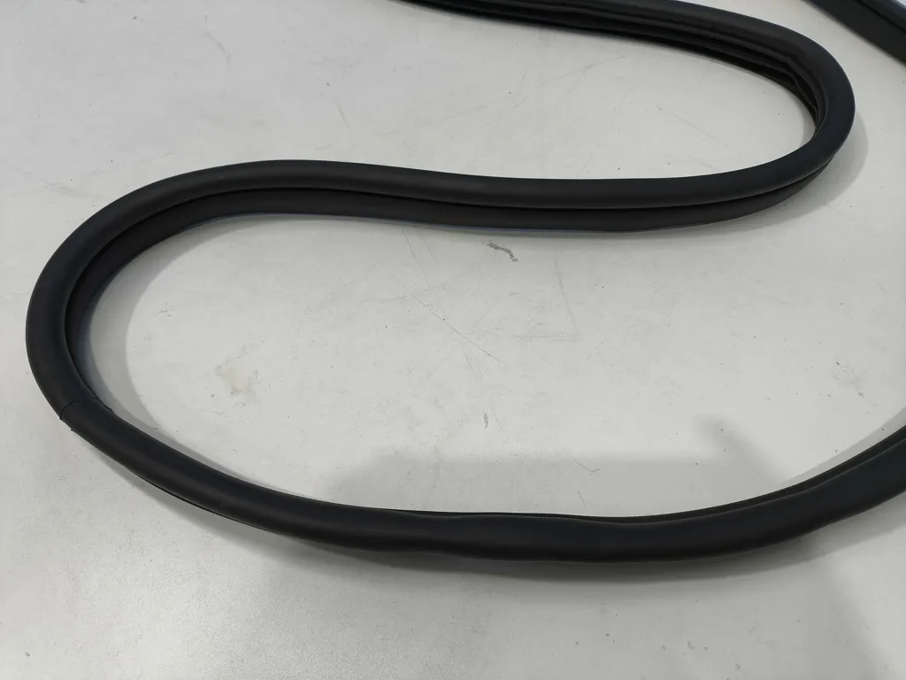 Уплотнитель дверного проема Hyundai Sonata 8 DN 2019-2023