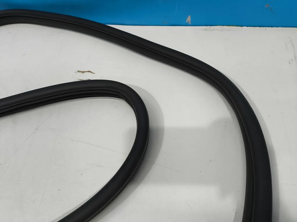 Уплотнитель дверного проема Hyundai Sonata 8 DN 2019-2023