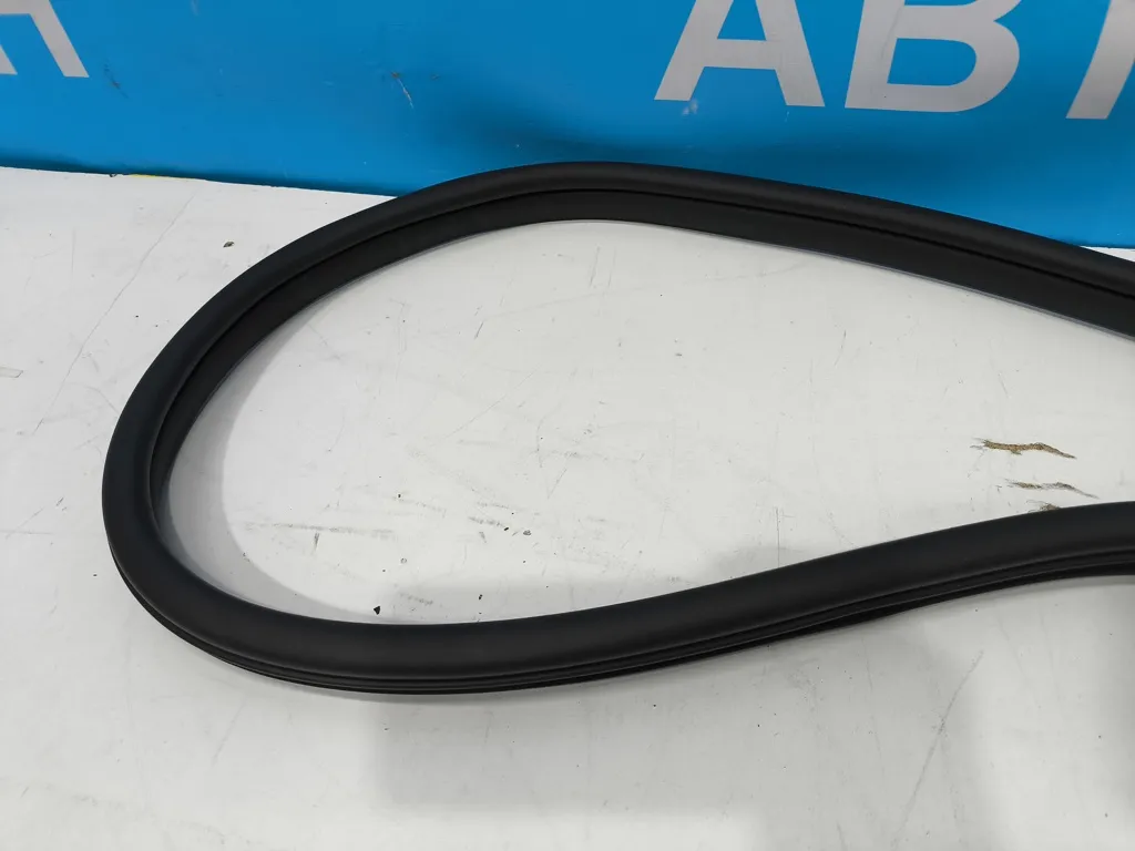 Уплотнитель дверного проема Hyundai Sonata 8 DN 2019-2023