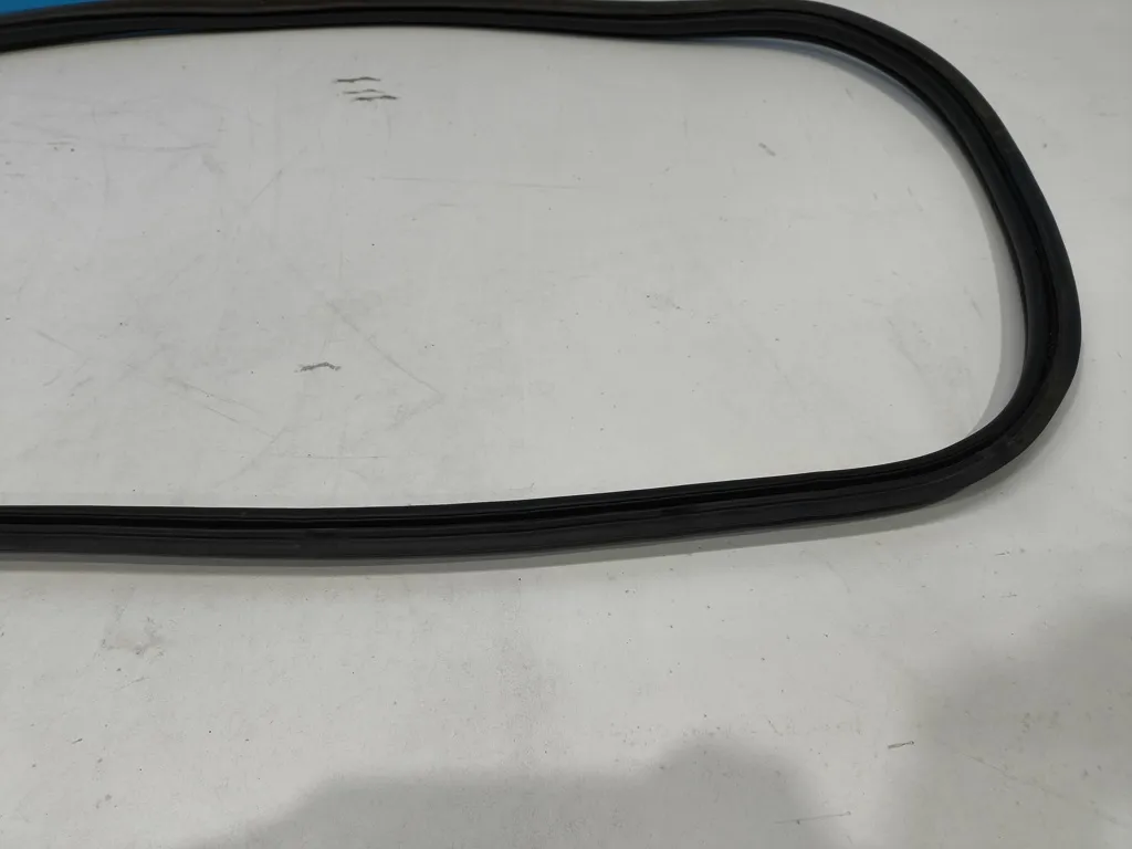 Уплотнитель крышки багажника Hyundai Sonata 8 DN 2019-2023