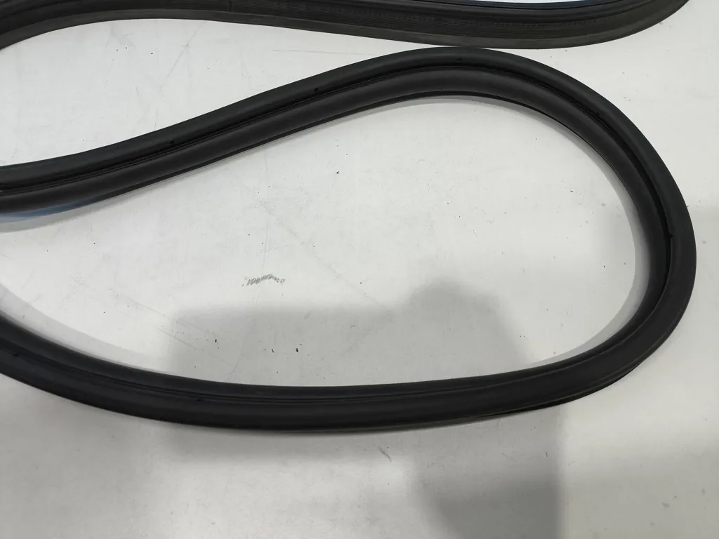 Уплотнитель крышки багажника Hyundai Sonata 8 DN 2019-2023