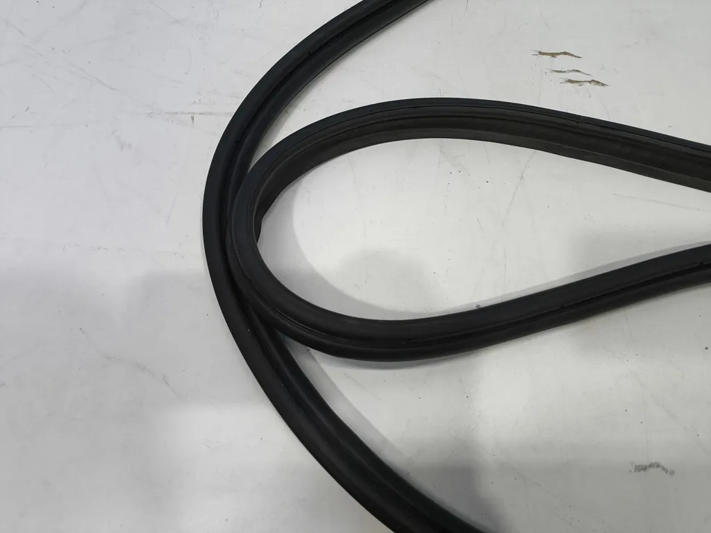 Уплотнитель крышки багажника Hyundai Sonata 8 DN 2019-2023