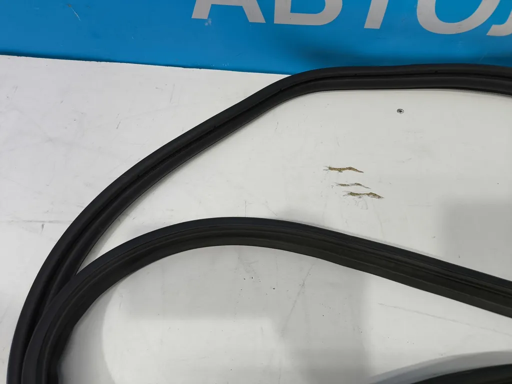 Уплотнитель крышки багажника Hyundai Sonata 8 DN 2019-2023