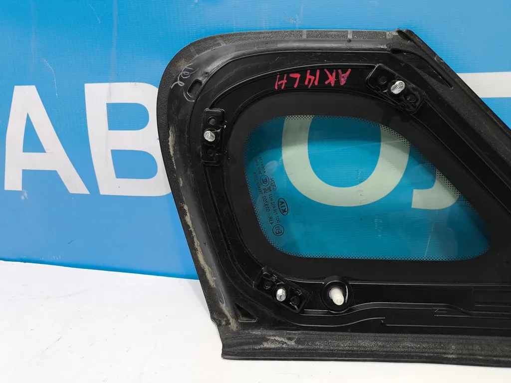 Форточка задняя левая Kia Optima 4 JF 2015-2018