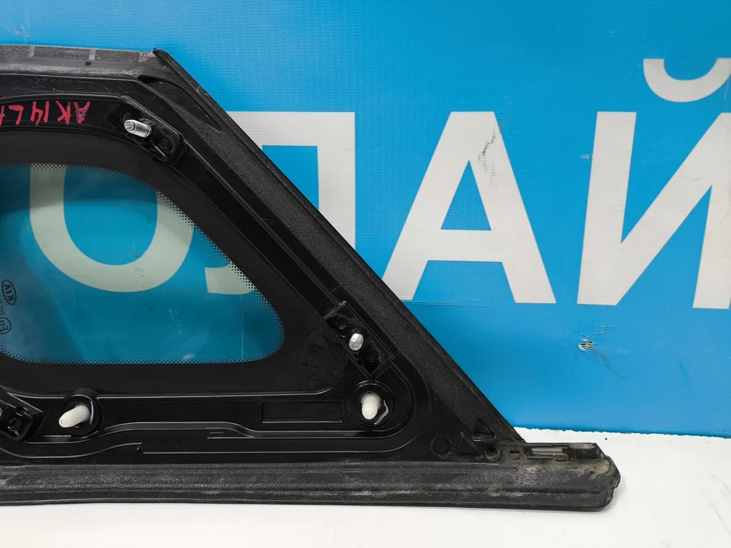 Форточка задняя левая Kia Optima 4 JF 2015-2018