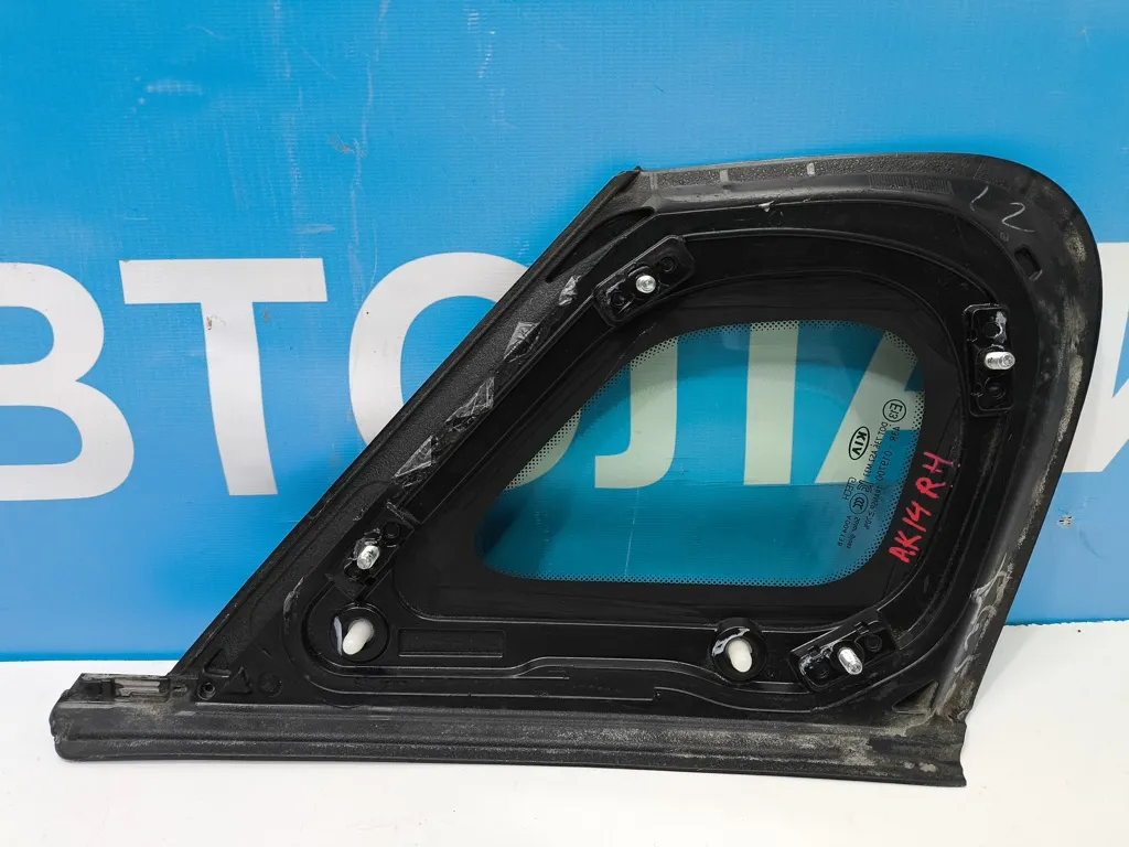 Форточка задняя правая Kia Optima 4 JF 2015-2018
