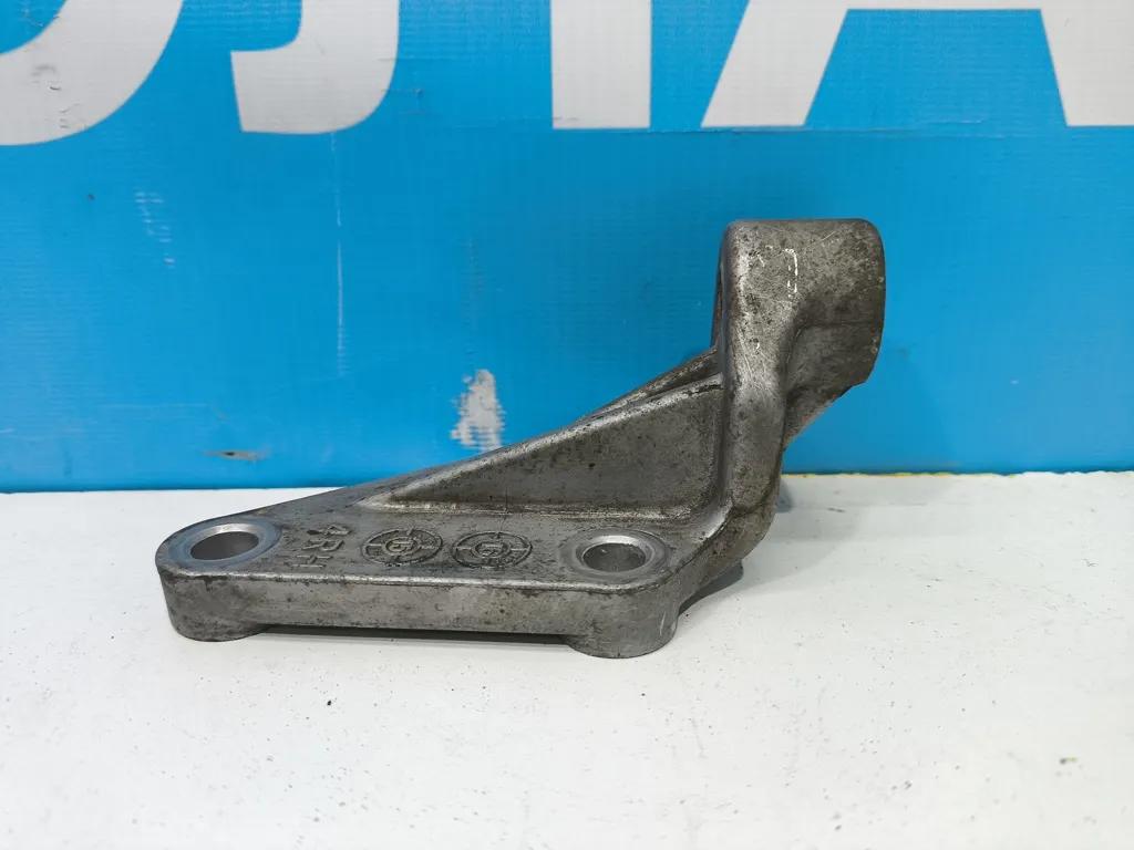 Кронштейн редуктора правый Kia Sorento 3 Prime 2014-2017