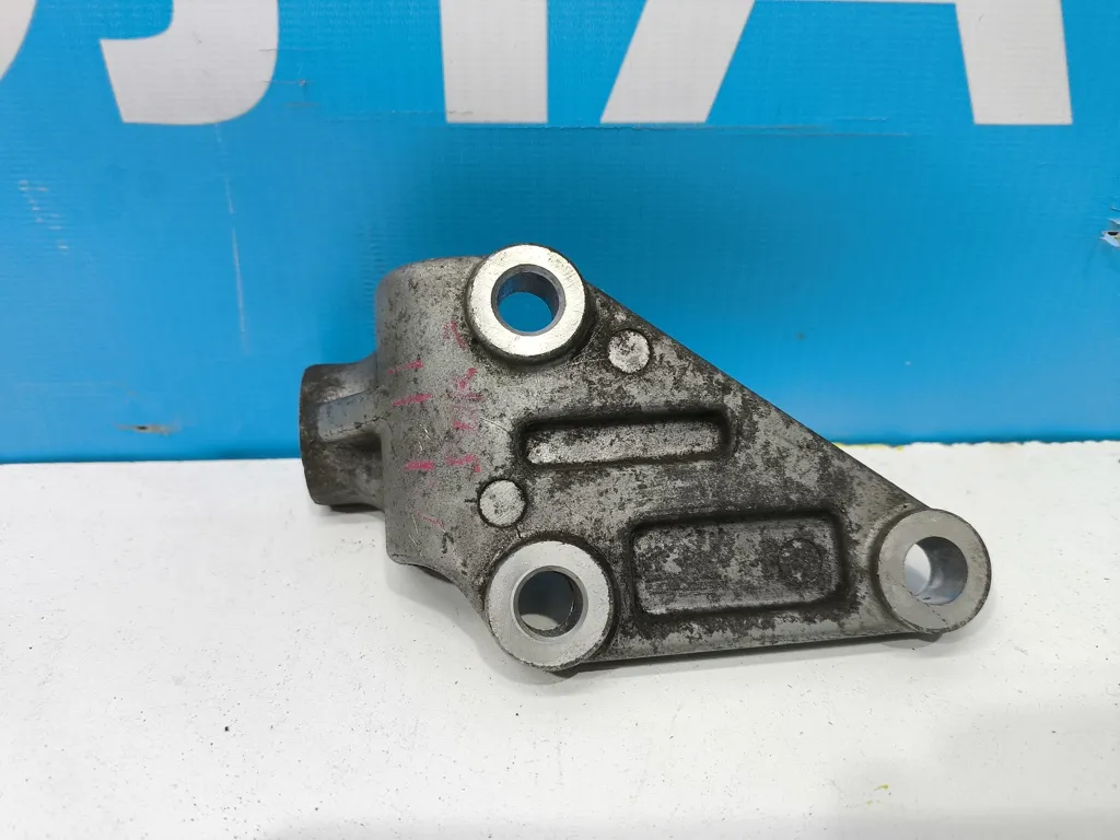 Кронштейн редуктора правый Kia Sorento 3 Prime 2014-2017